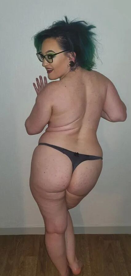 Chubby MILF Amy Leaf- First pics of 2023