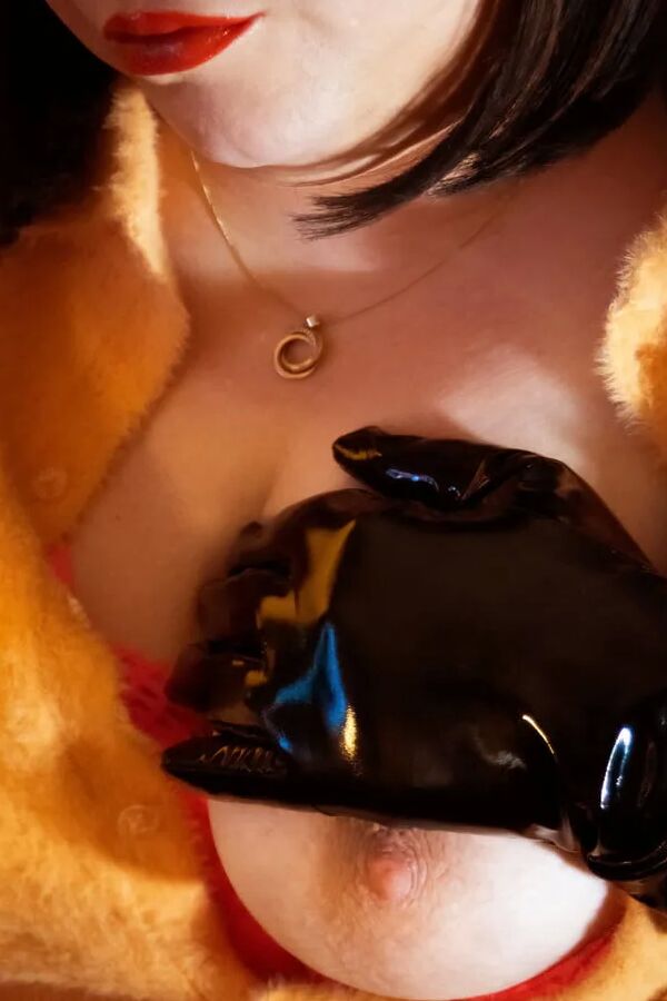 Tina Snua - Nipples & PVC Gloves