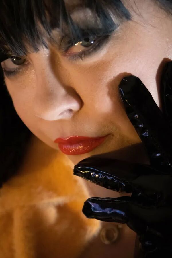 Tina Snua - Nipples & PVC Gloves