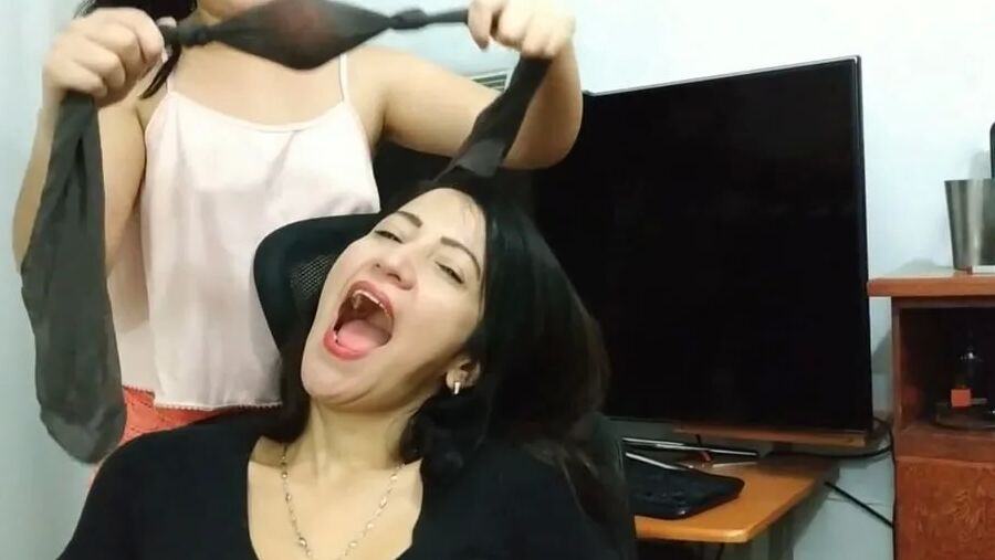 Lesbian Tickling For Pantyhosed MILF Feet - Selfgags