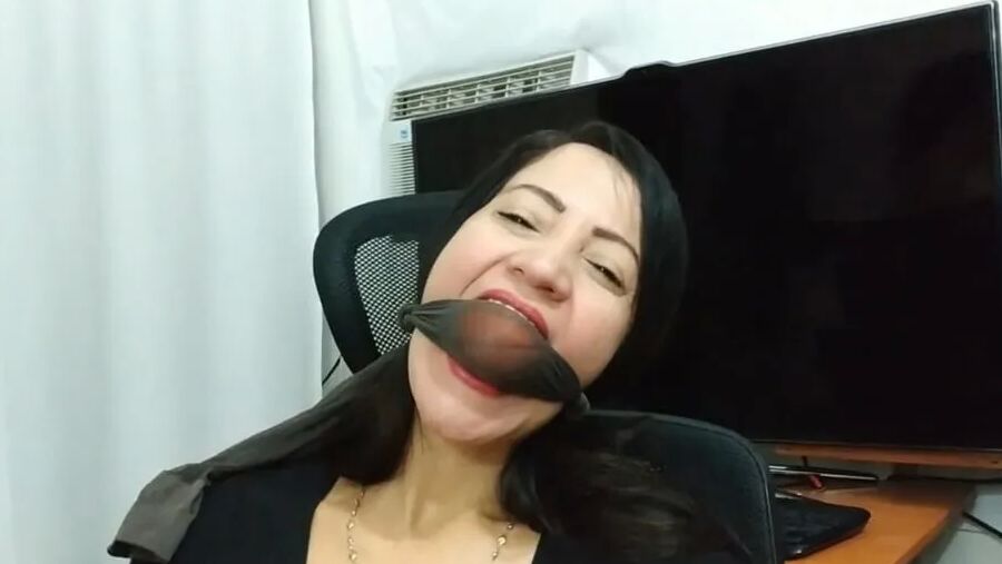 Lesbian Tickling For Pantyhosed MILF Feet - Selfgags