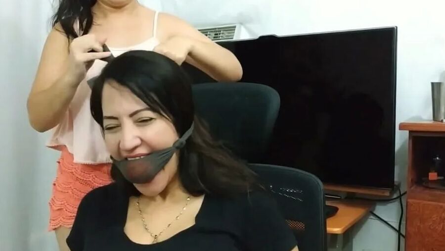 Lesbian Tickling For Pantyhosed MILF Feet - Selfgags