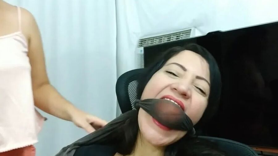 Lesbian Tickling For Pantyhosed MILF Feet - Selfgags