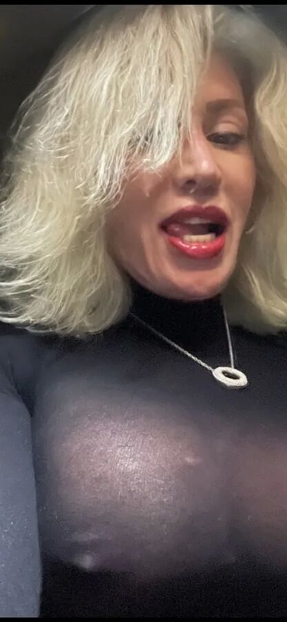 Milfmonica displays herself again