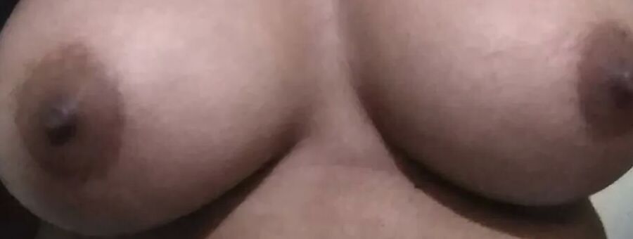 Big Boobs & Pussy bitch