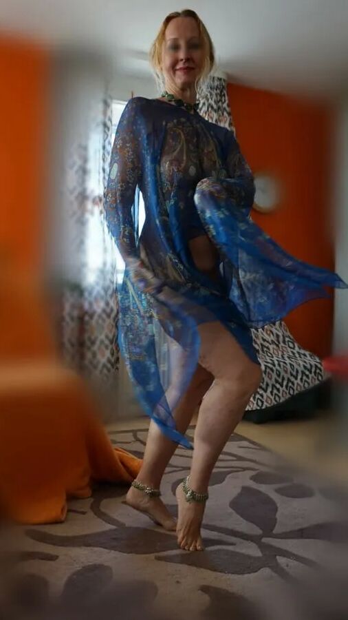 Selena's dancing posing