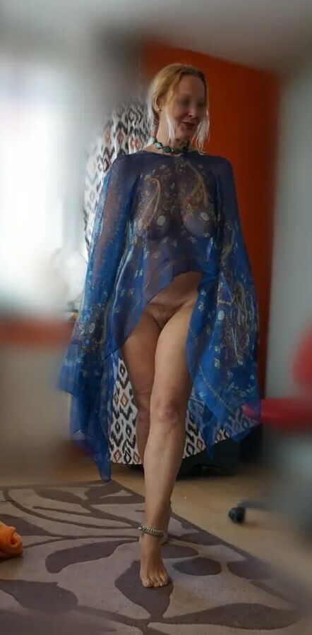 Selena's dancing posing