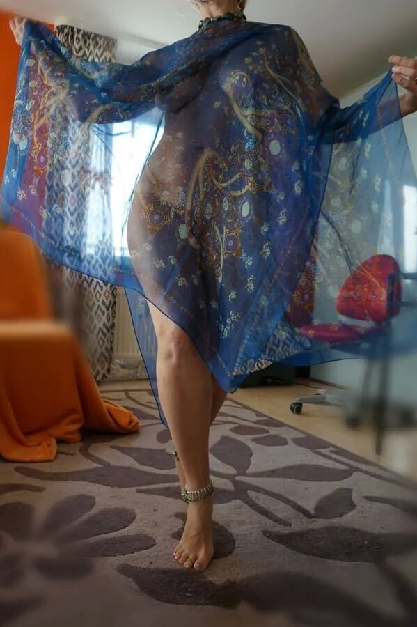 Selena's dancing posing