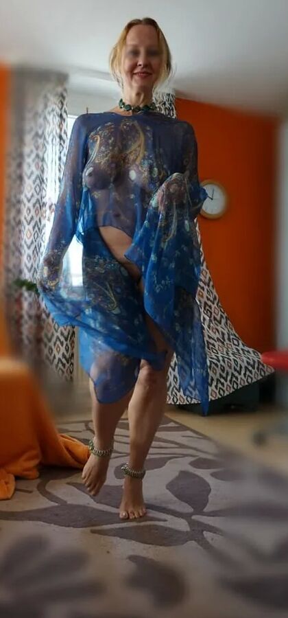 Selena's dancing posing