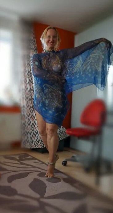 Selena's dancing posing