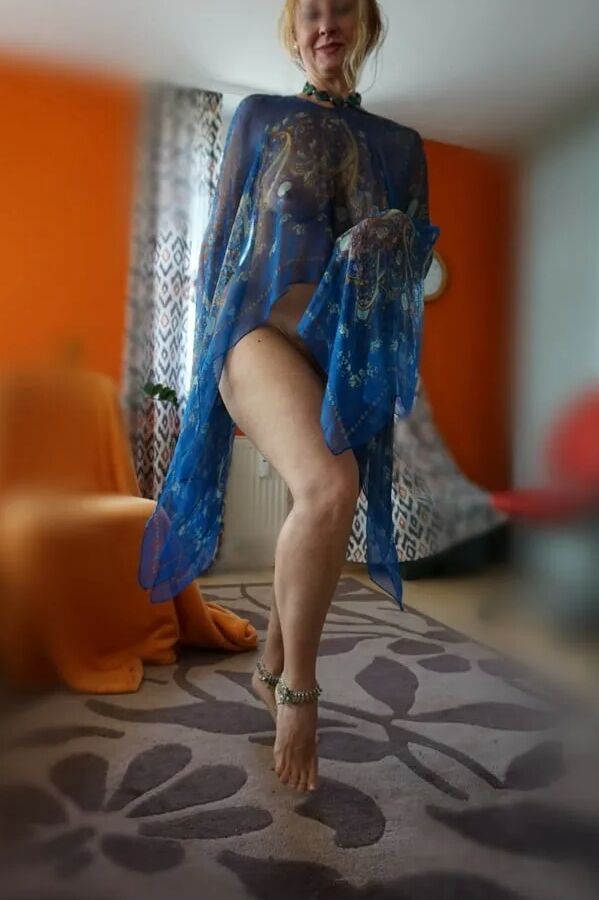 Selena's dancing posing