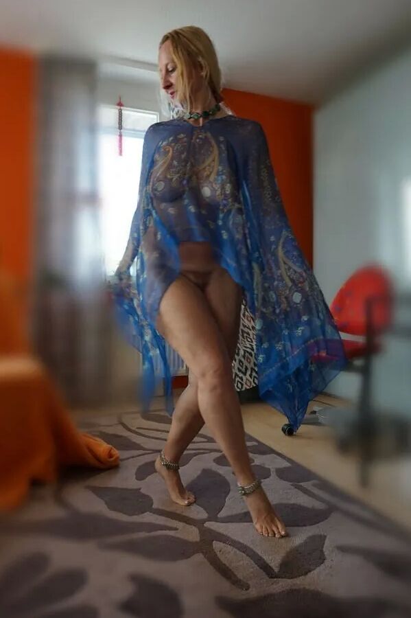 Selena's dancing posing
