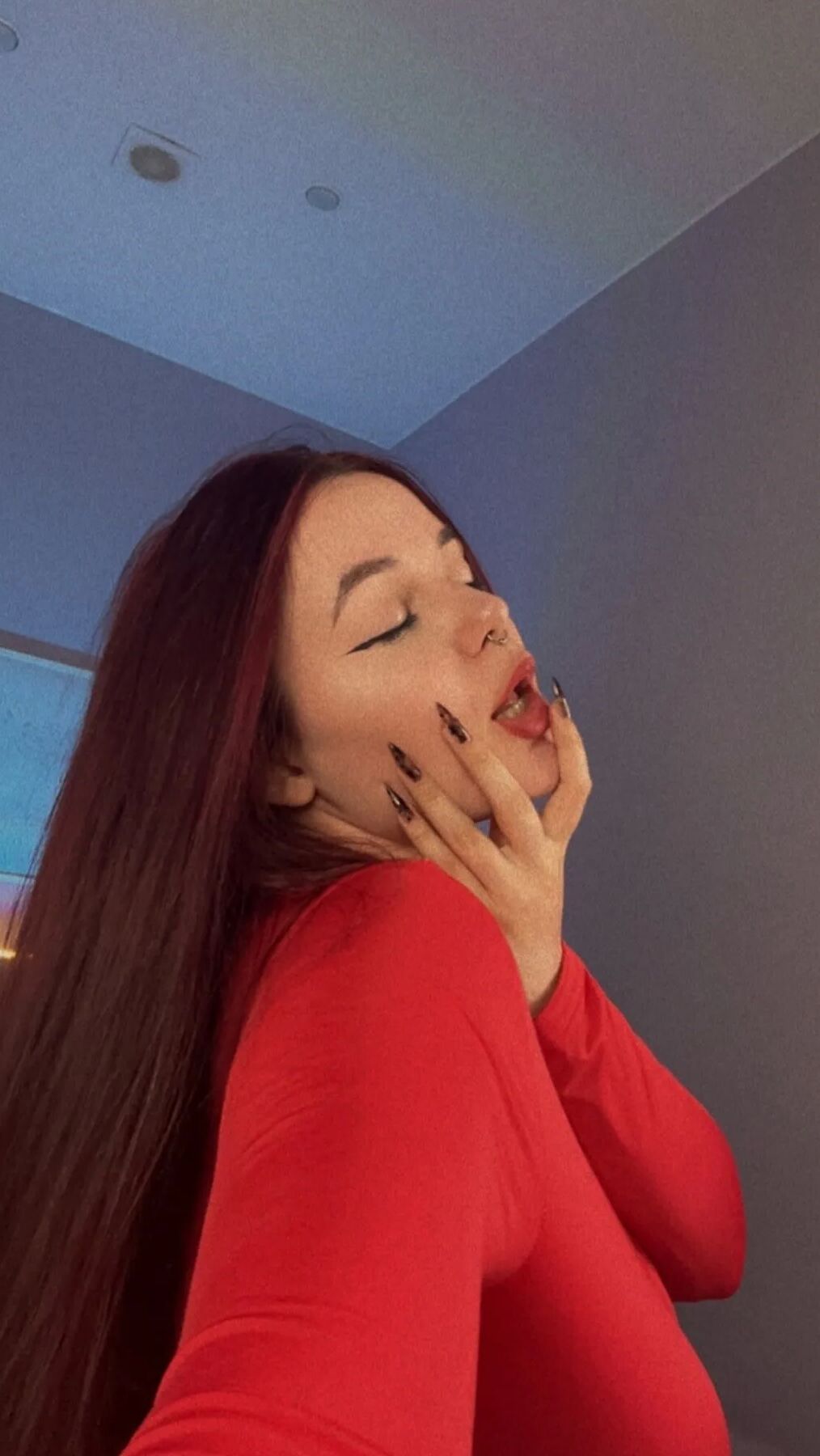 Bella FOLLOW ME <3 Free Photos