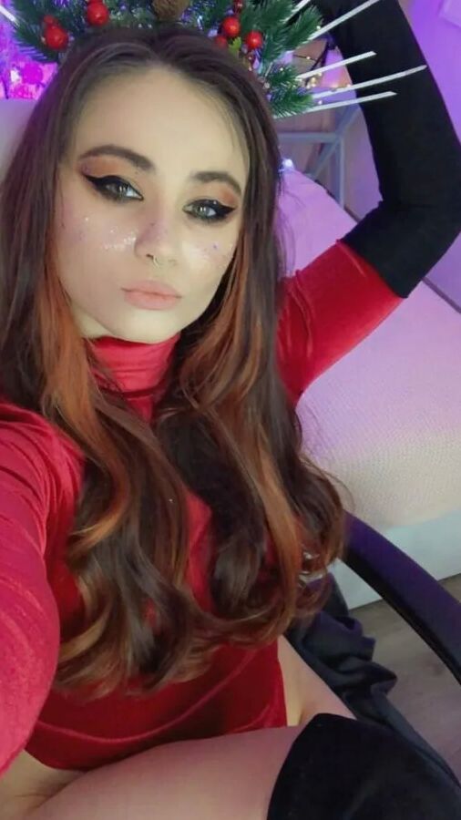 Olivia --> Follow Me <3 Free Photos
