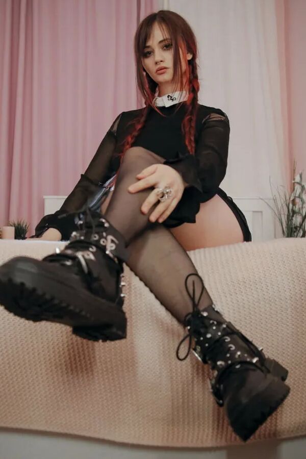 Olivia --> Follow Me <3 Free Photos