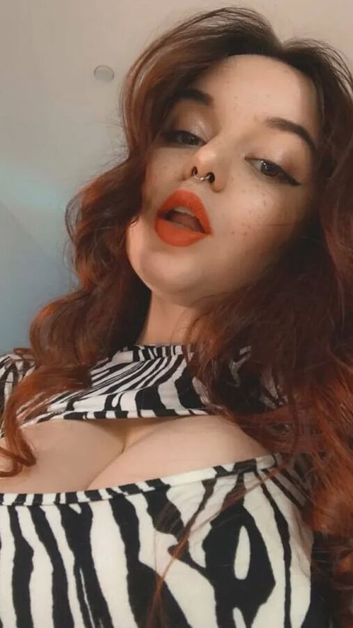 Bella FOLLOW ME <3 Free Photos