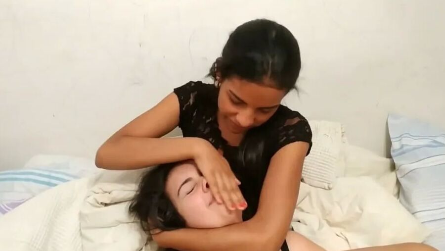 More Lesbian Handgag Spit And Smother - Selfgags