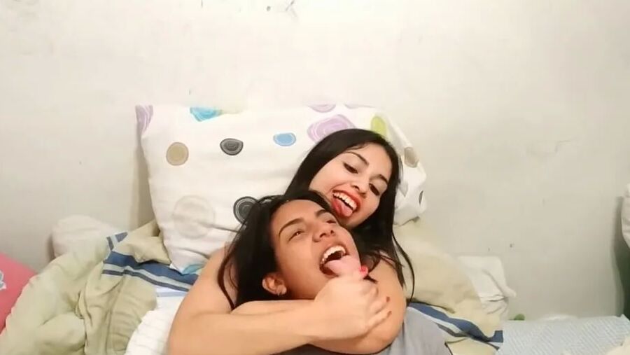 Lesbian Handgag Spit And Smother - Selfgags