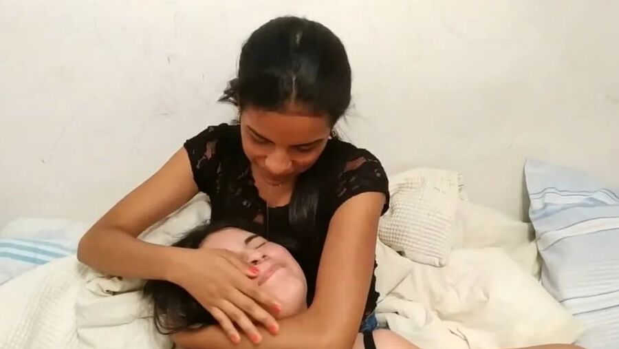 More Lesbian Handgag Spit And Smother - Selfgags