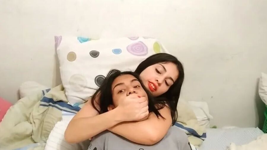 Lesbian Handgag Spit And Smother - Selfgags