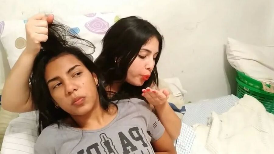 Lesbian Handgag Spit And Smother - Selfgags