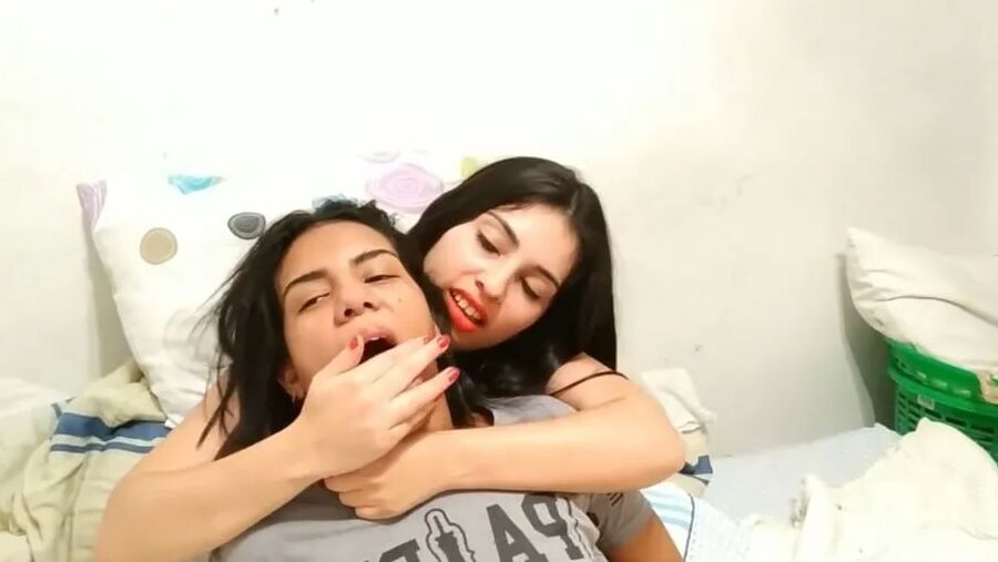 Lesbian Handgag Spit And Smother - Selfgags