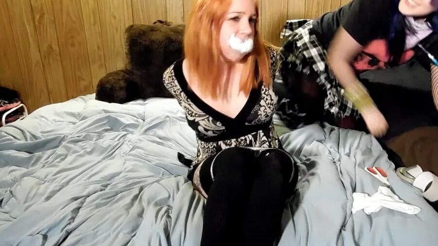 Self Gagged College Student Gets Bondage - Selfgags