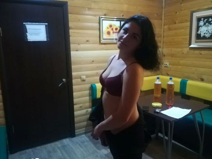 Sensational coffee-house worker shares her naked body