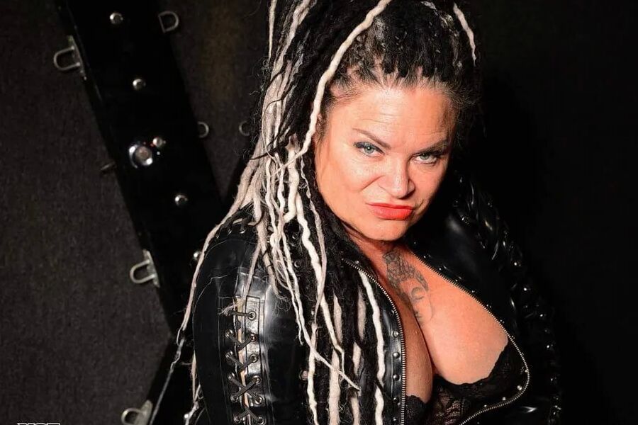 Domina Dark