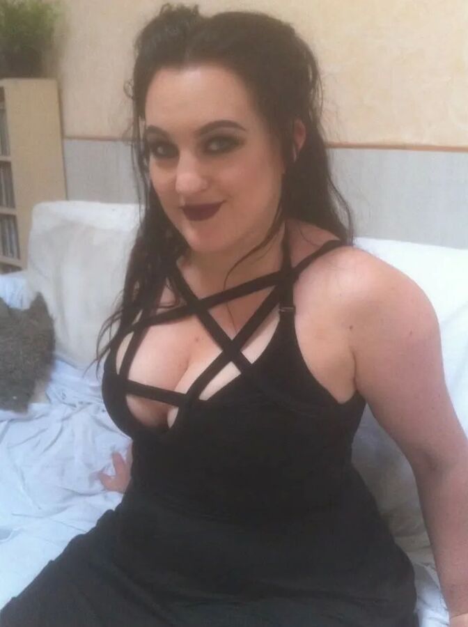 Chubby MILF Amy Leaf - Sexy dress