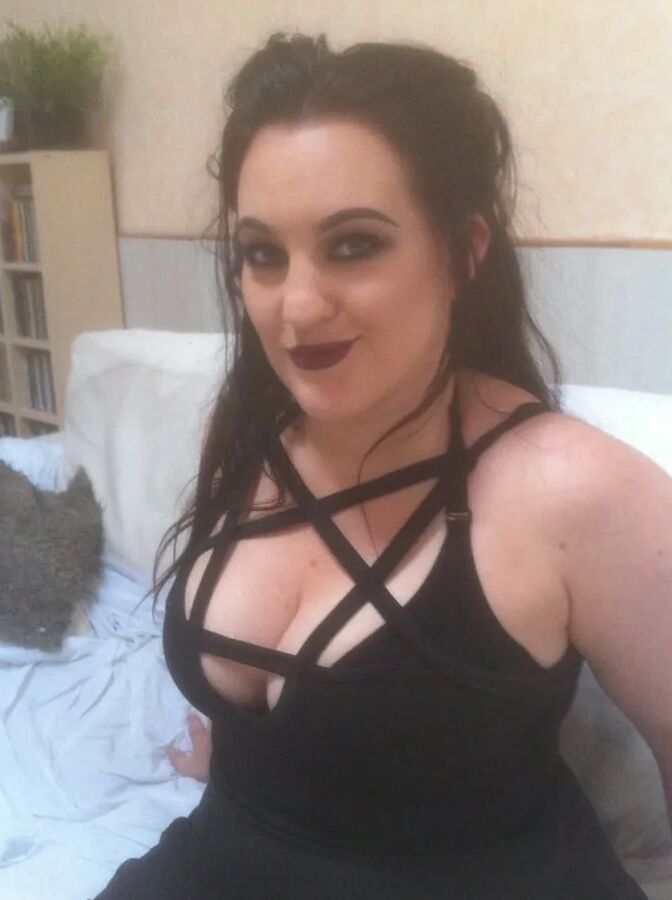 Chubby MILF Amy Leaf - Sexy dress