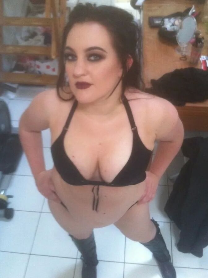 Chubby MILF Amy Leaf - Sexy dress