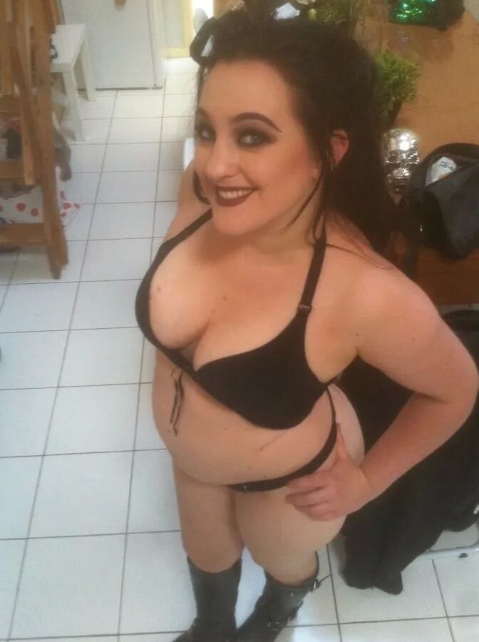 Chubby MILF Amy Leaf - Sexy dress