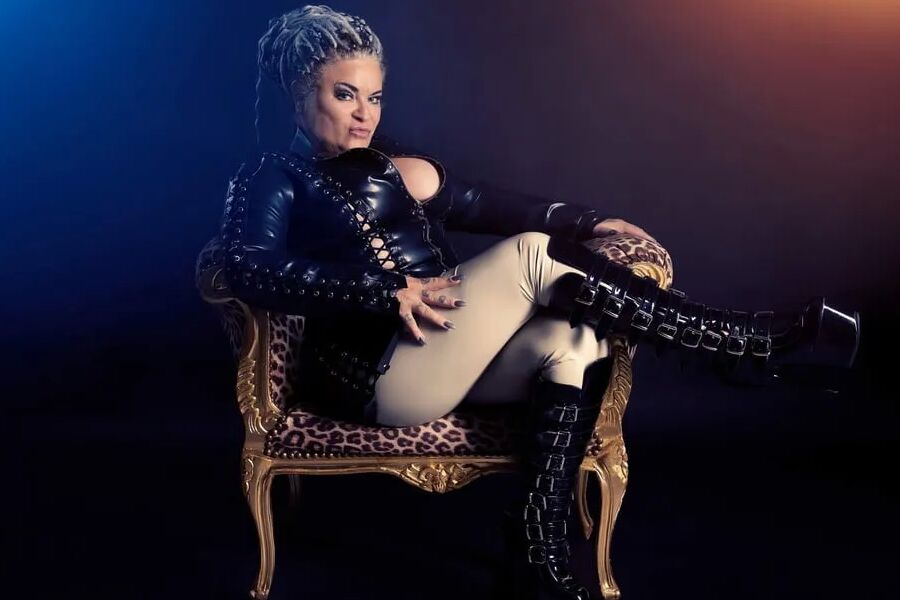 Domina Dark