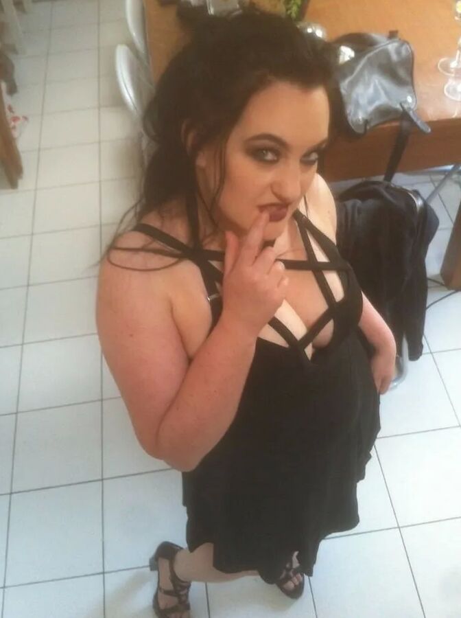 Chubby MILF Amy Leaf - Sexy dress