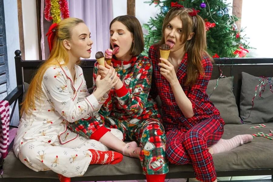 Hoe! Hoe! Hoes! at ClubSweethearts