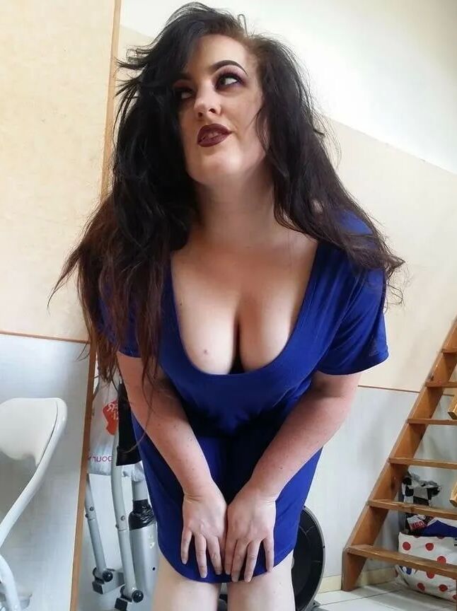 Chubby MILF Amy Leaf- Blue dress