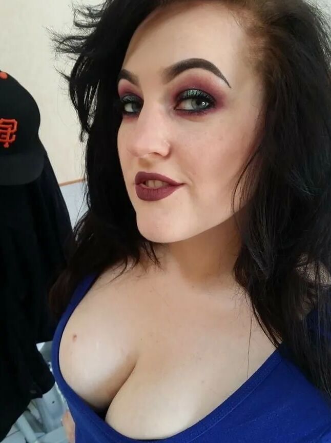 Chubby MILF Amy Leaf- Blue dress