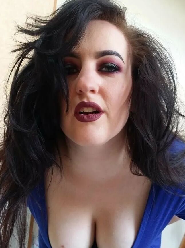 Chubby MILF Amy Leaf- Blue dress