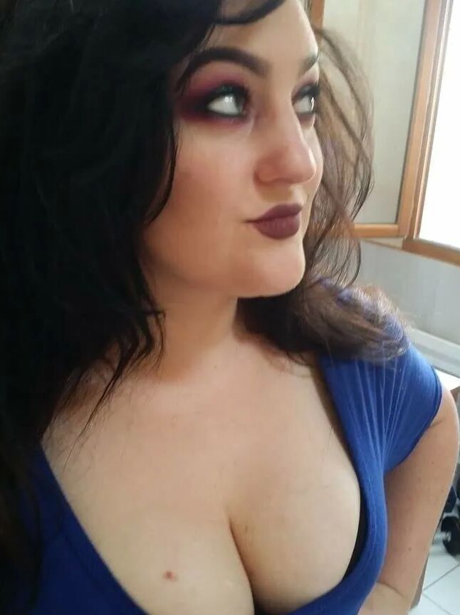 Chubby MILF Amy Leaf- Blue dress