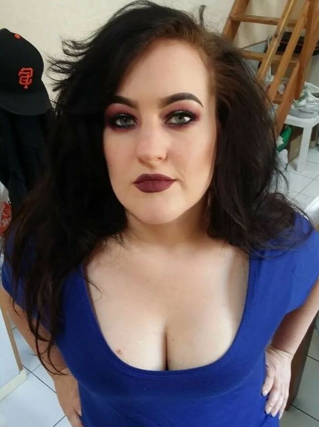 Chubby MILF Amy Leaf- Blue dress