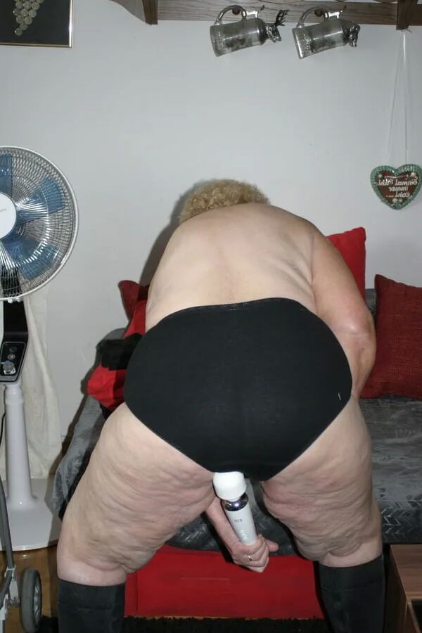 My fat ass in panties