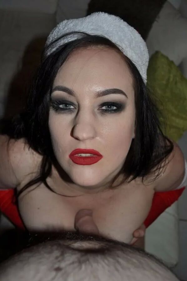 Chubby MILF Amy Leaf - Christmas 2017
