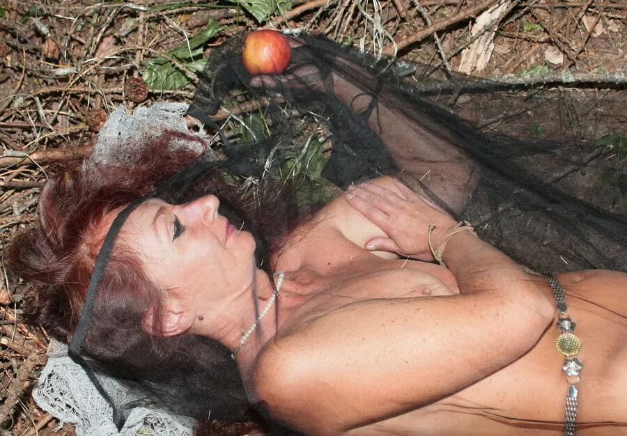 In a shroud with an apple