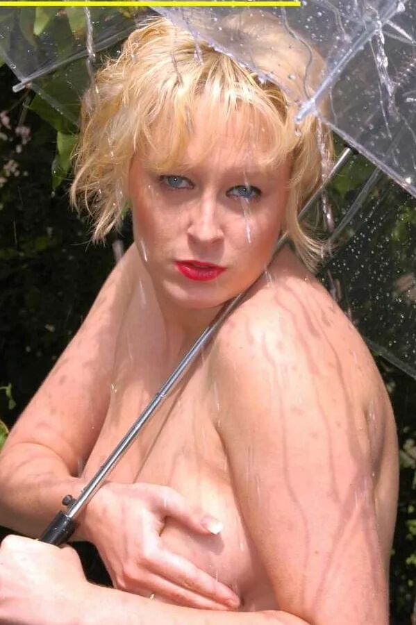 Photo shooting with cum slut Dany Sun in the garden