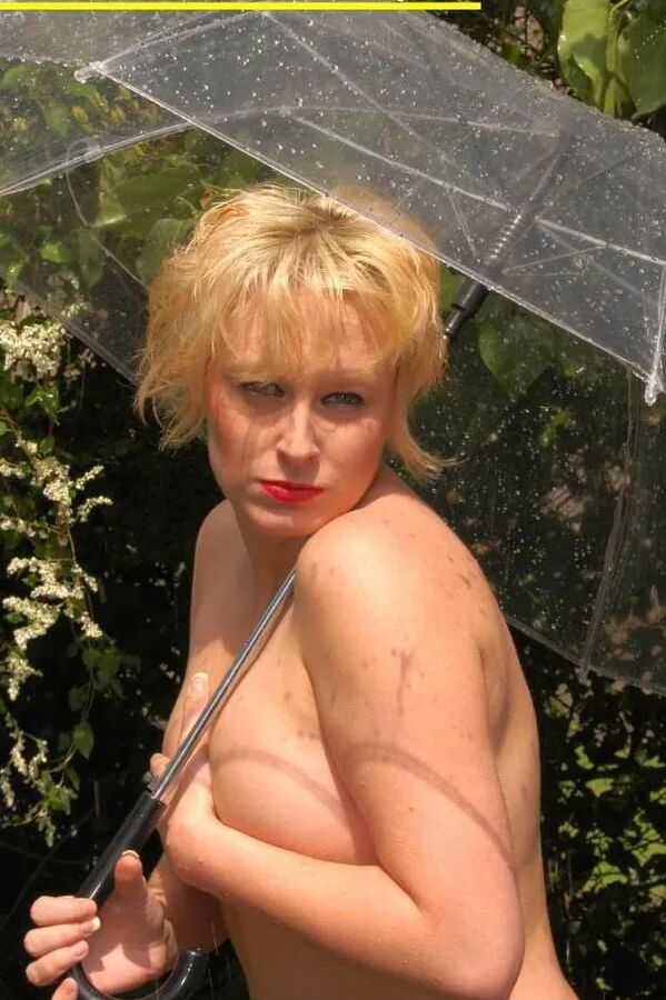 Photo shooting with cum slut Dany Sun in the garden