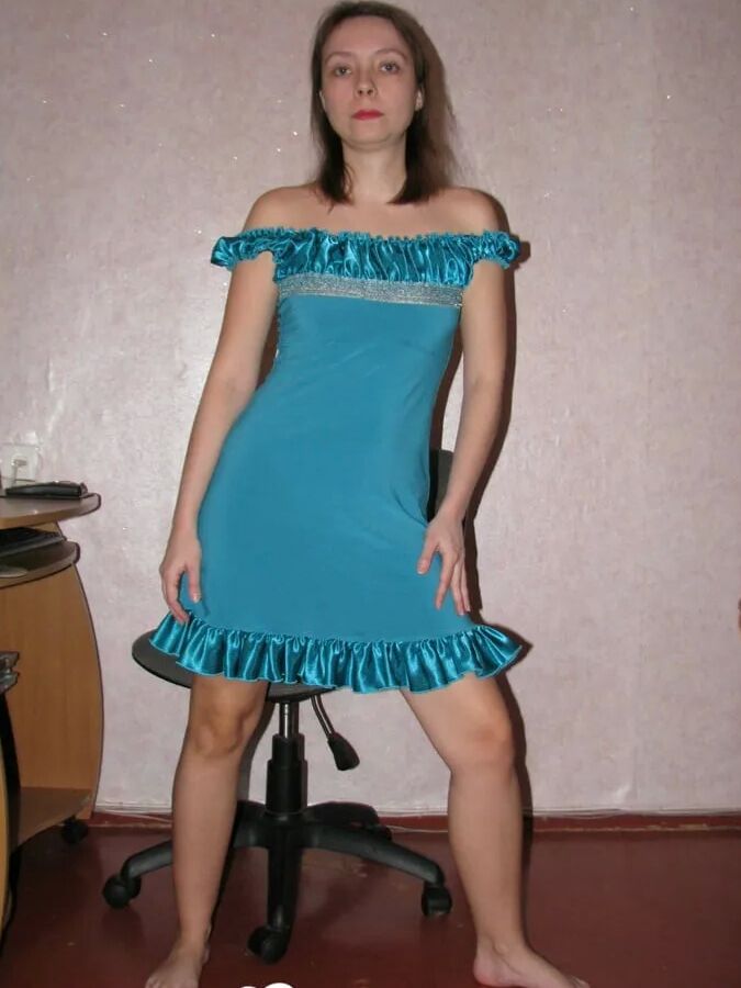Beauty at the office strips her clothes