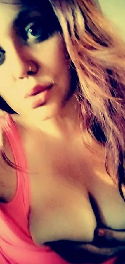 VibroOnVulva XxhoehopexX Free Photos