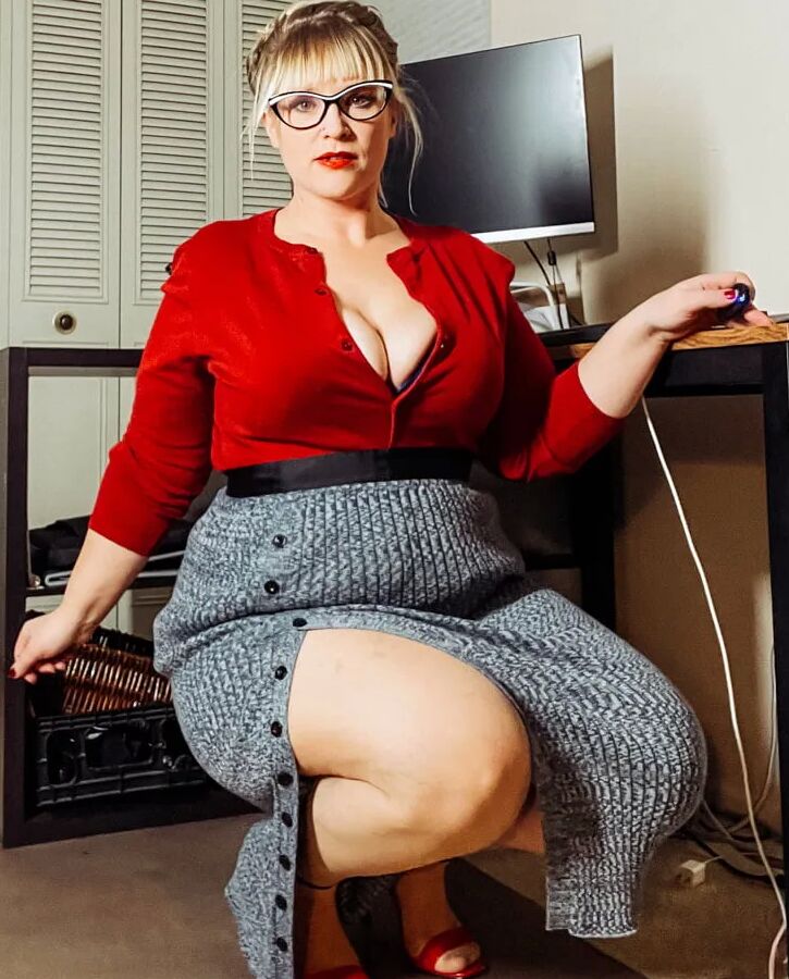 Office Heels skirt and pantyhose