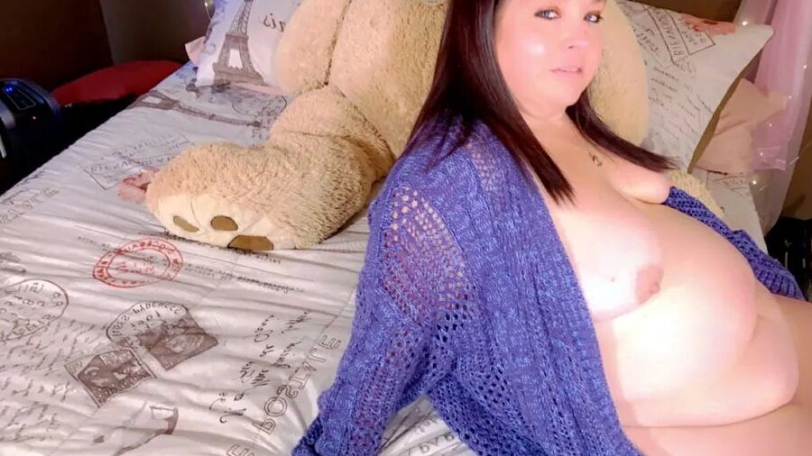 Sexy BBW Spreading Pussy in Purple and Squash